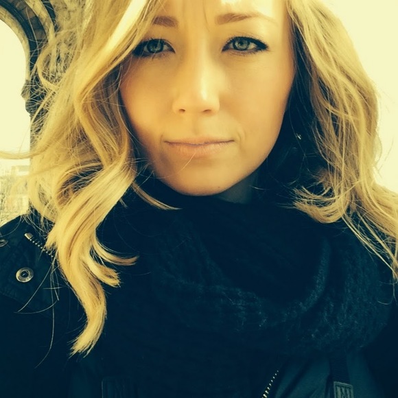 Meet your Posher, Kendall - Picture 1 of 1